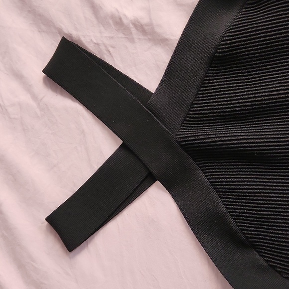 Aritizia Babaton Sculpt Knit Criss Cross Dress Black - Picture 7 of 8